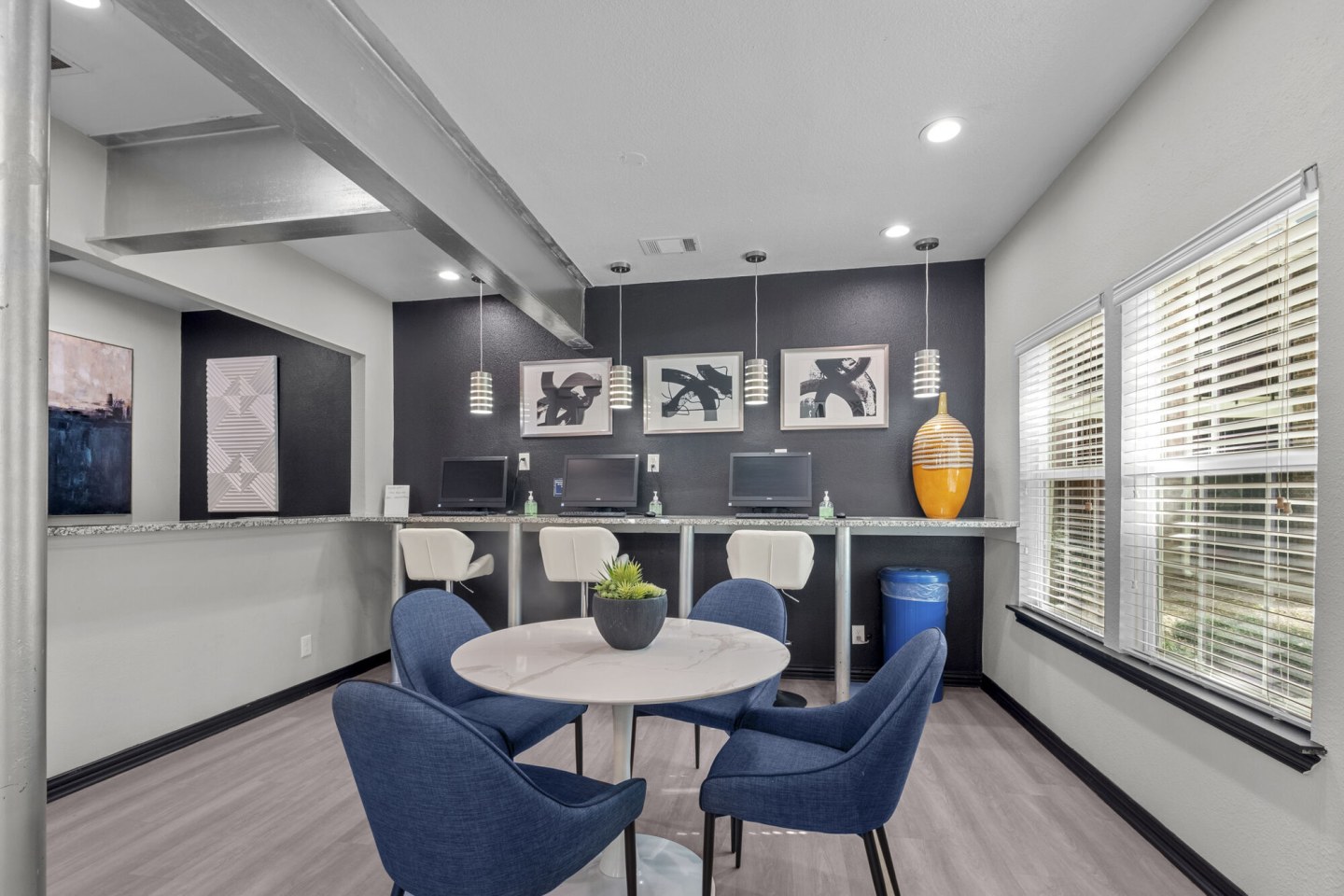 The Azul Apartments Image 20