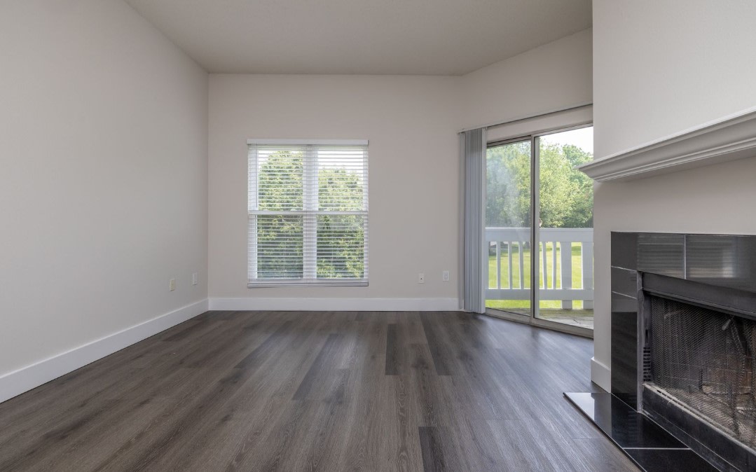 Stonington Farm Apartments Image 3