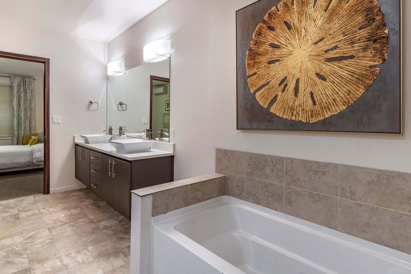 Yacht Harbor Club Image 28