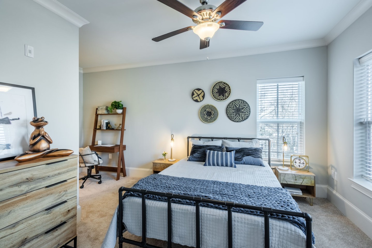 511 Queens Image 6