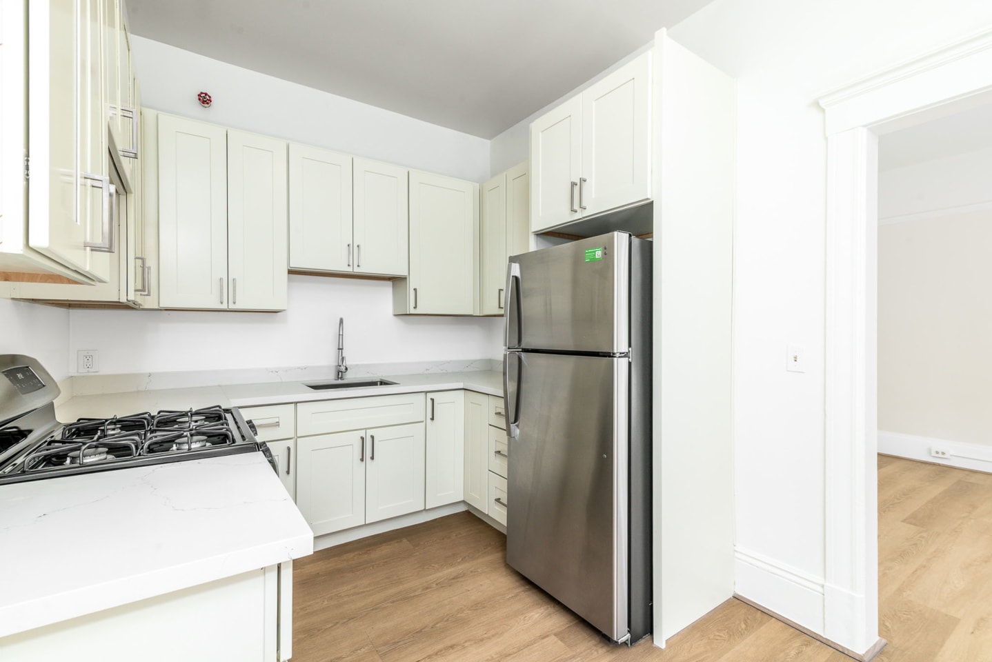 990 Geary Image 11