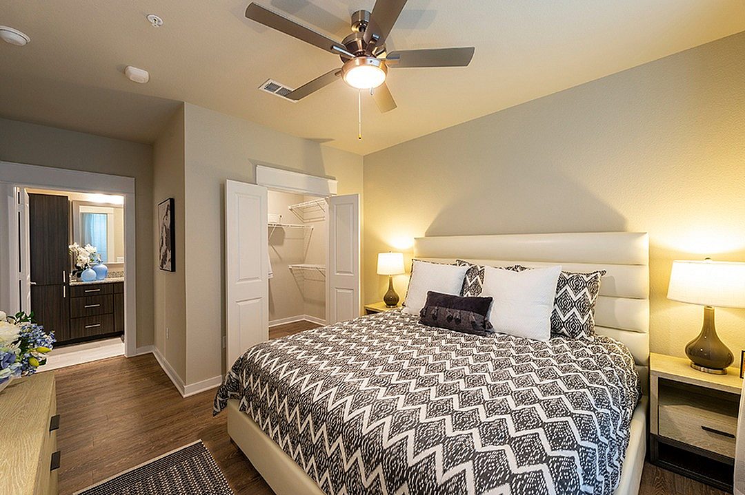 Imperial Oaks Square Image 2