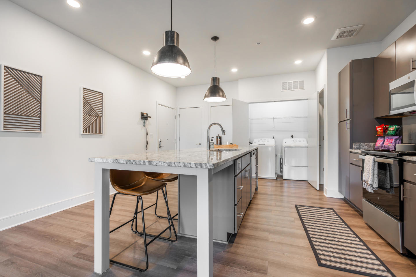 5 Row Apartments Image 14