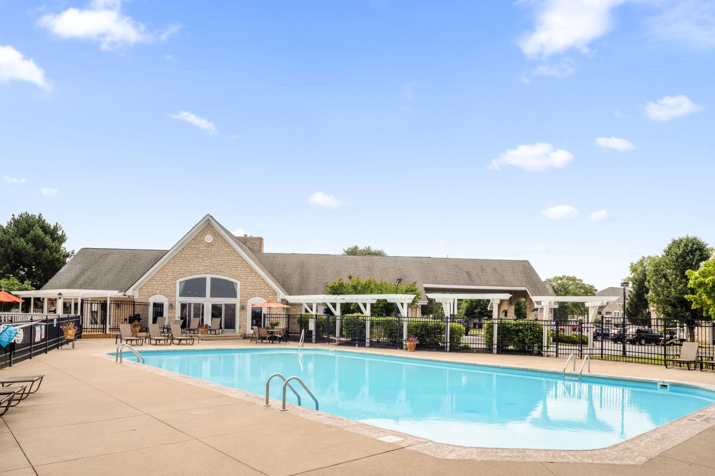Bennington Pond Apartments Image 12