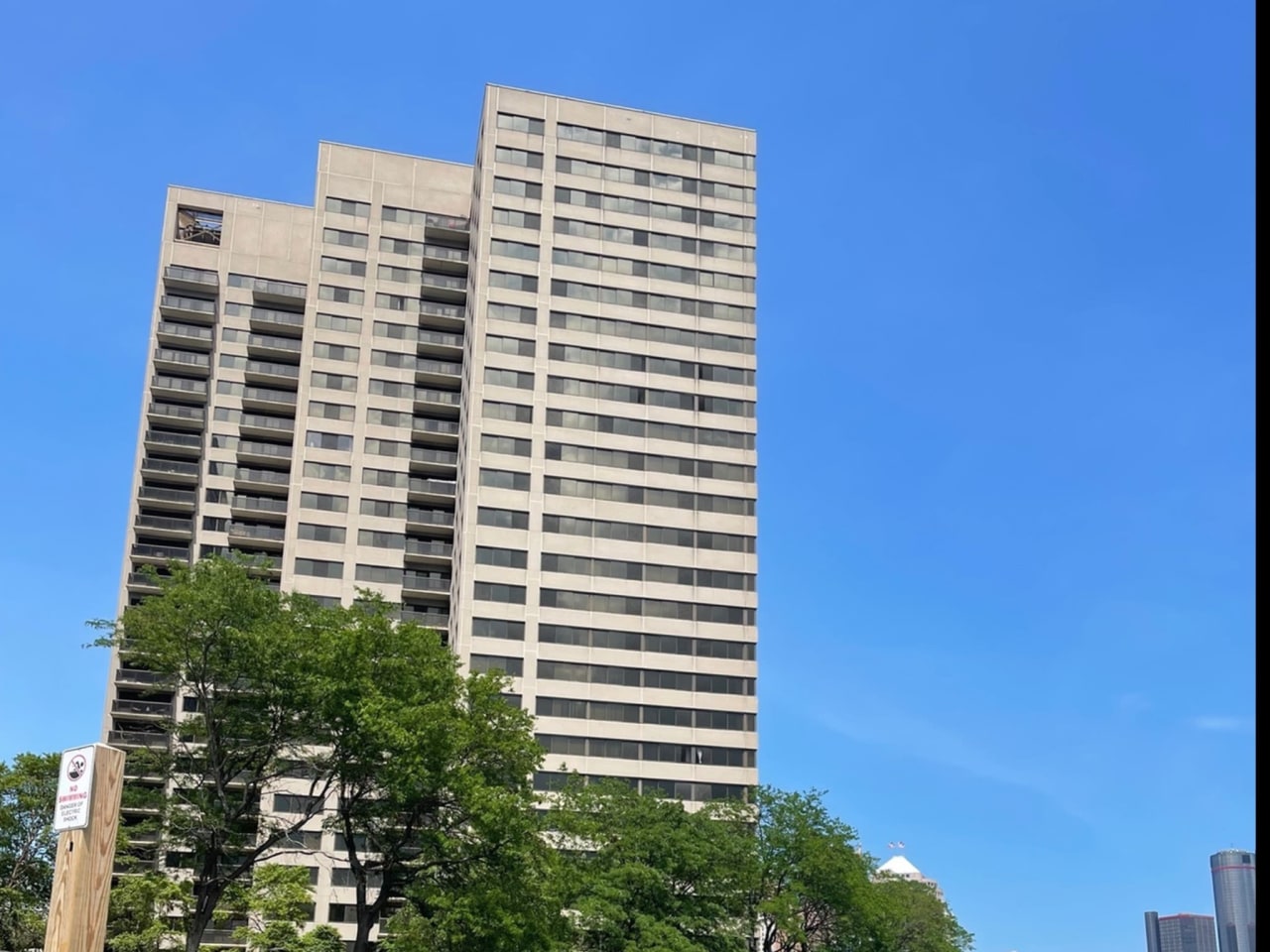 Riverfront Towers Image 36