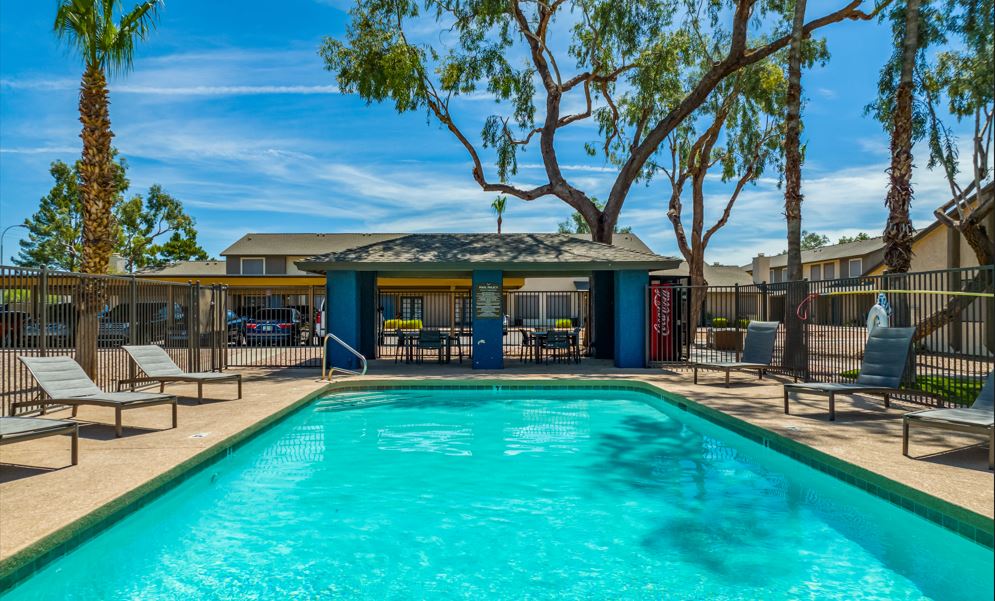 Falcon Glen Image 25