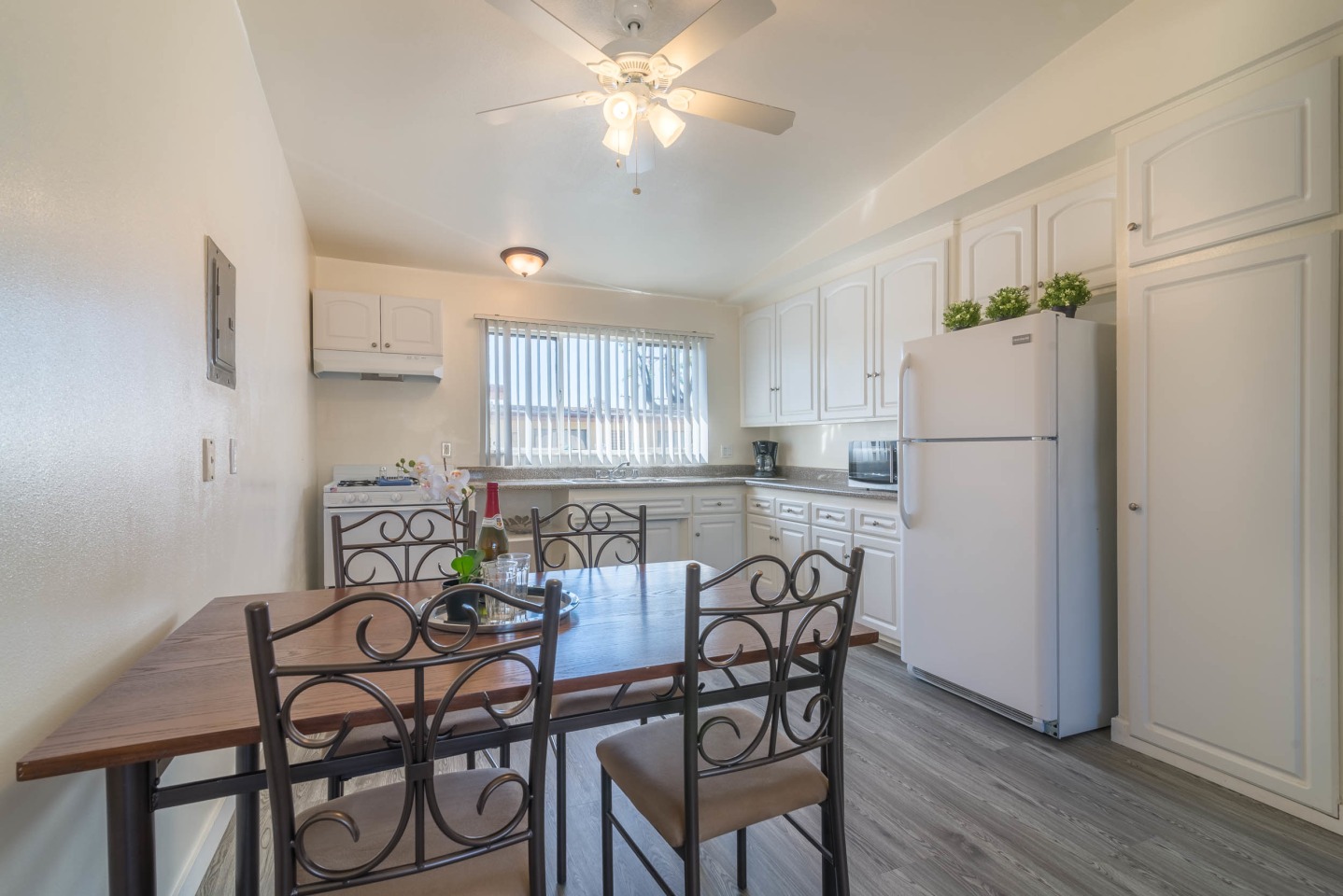 Serrano Apartments Image 3