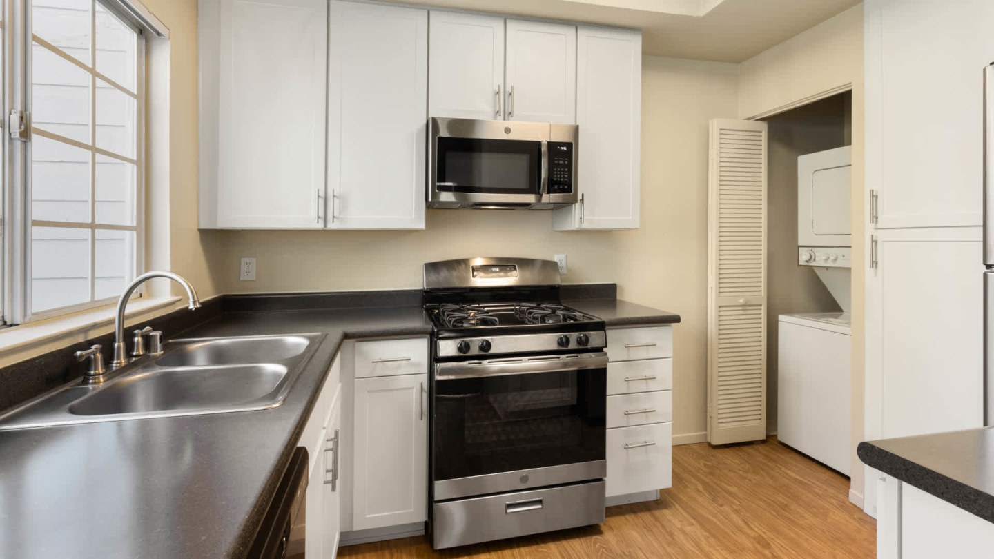 Schooner Bay Apartment Homes Image 7