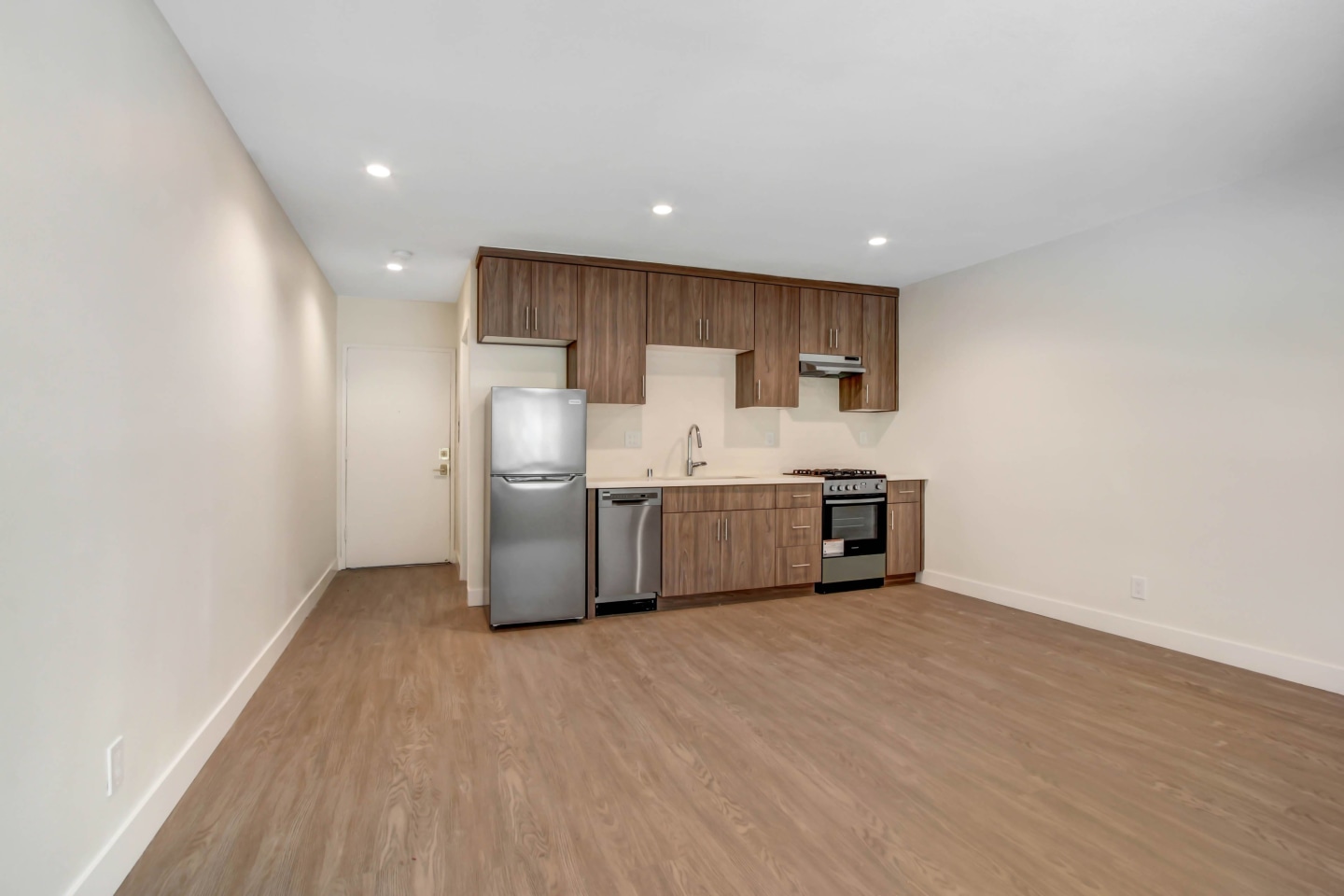 Hollywood Hills Apartments Image 25