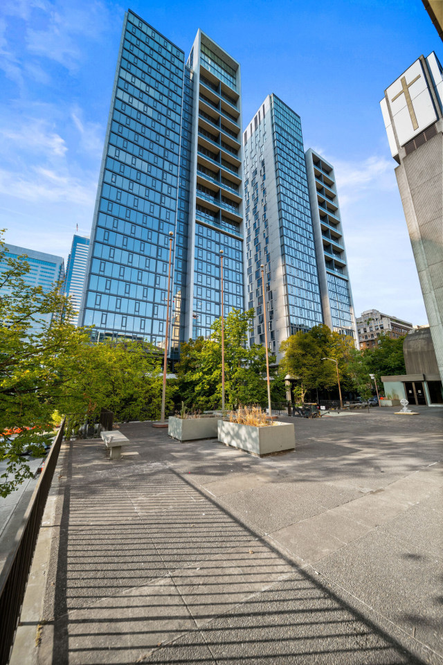 Ovation Image 38