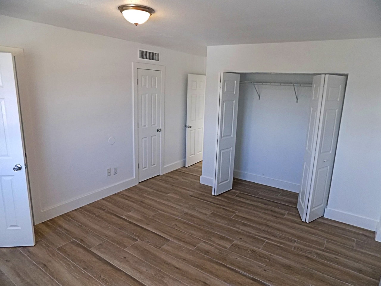 Miami Shores Luxury Apartments Image 27