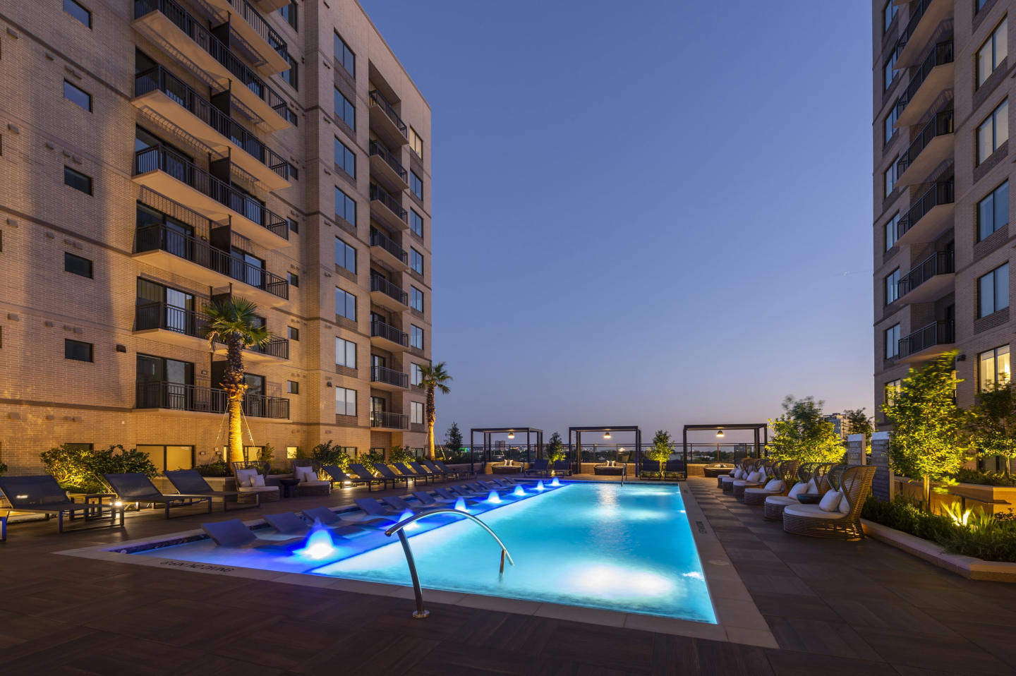 Pearl Rosemont Image 53