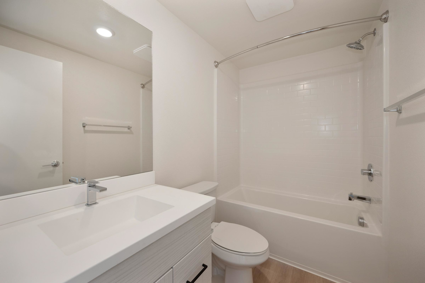 The Commodore Apartments Image 33