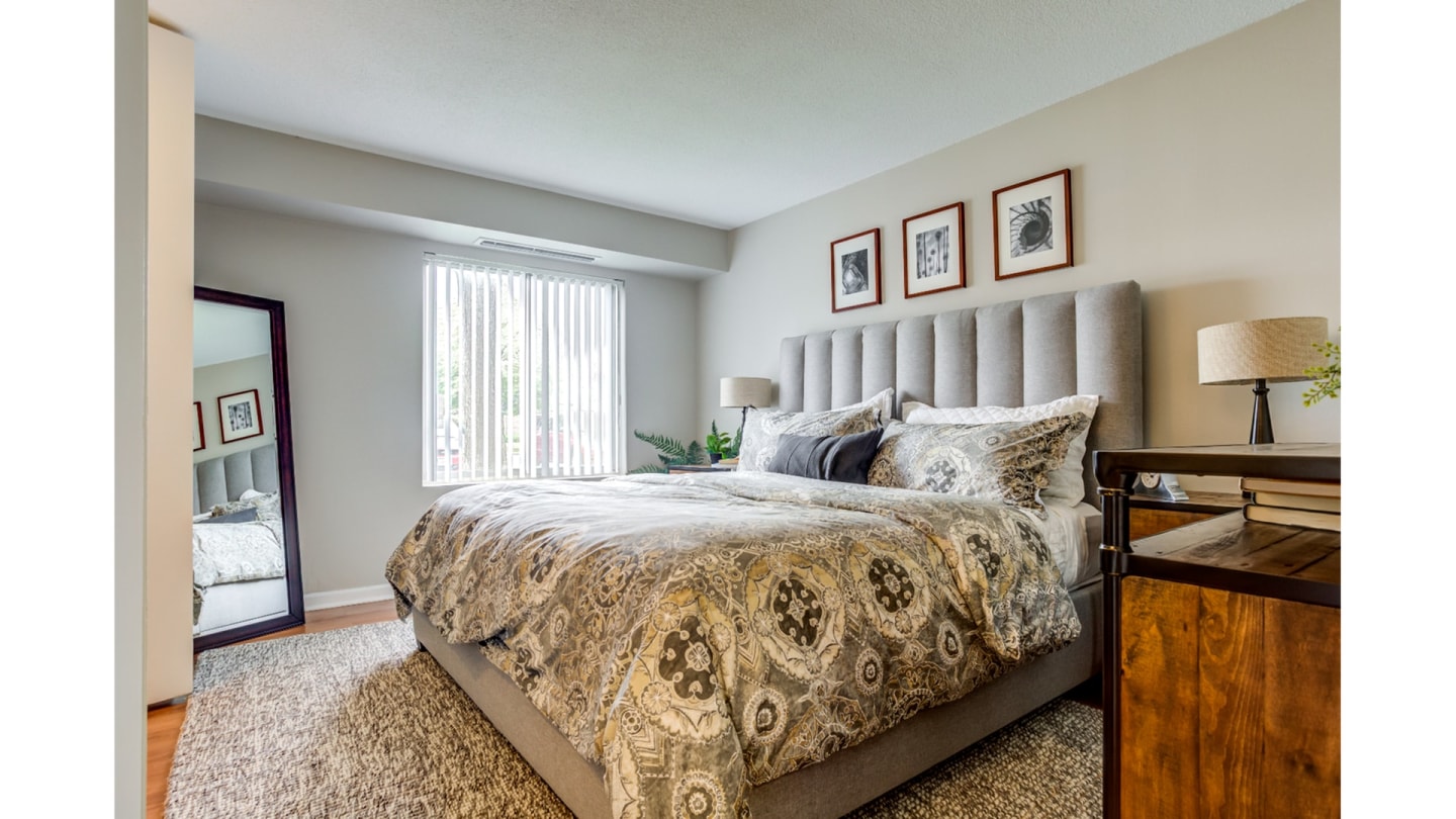 Twin Lake Towers Apartments Image 3