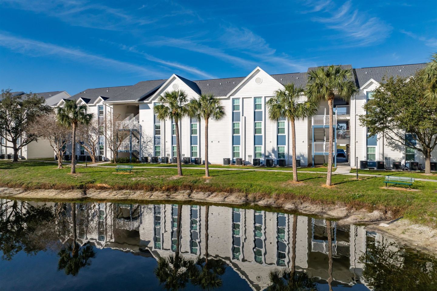 Summer Lake Villas Image 2