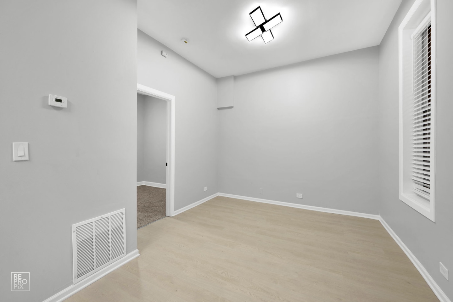 2542 S Trumbull Image 17