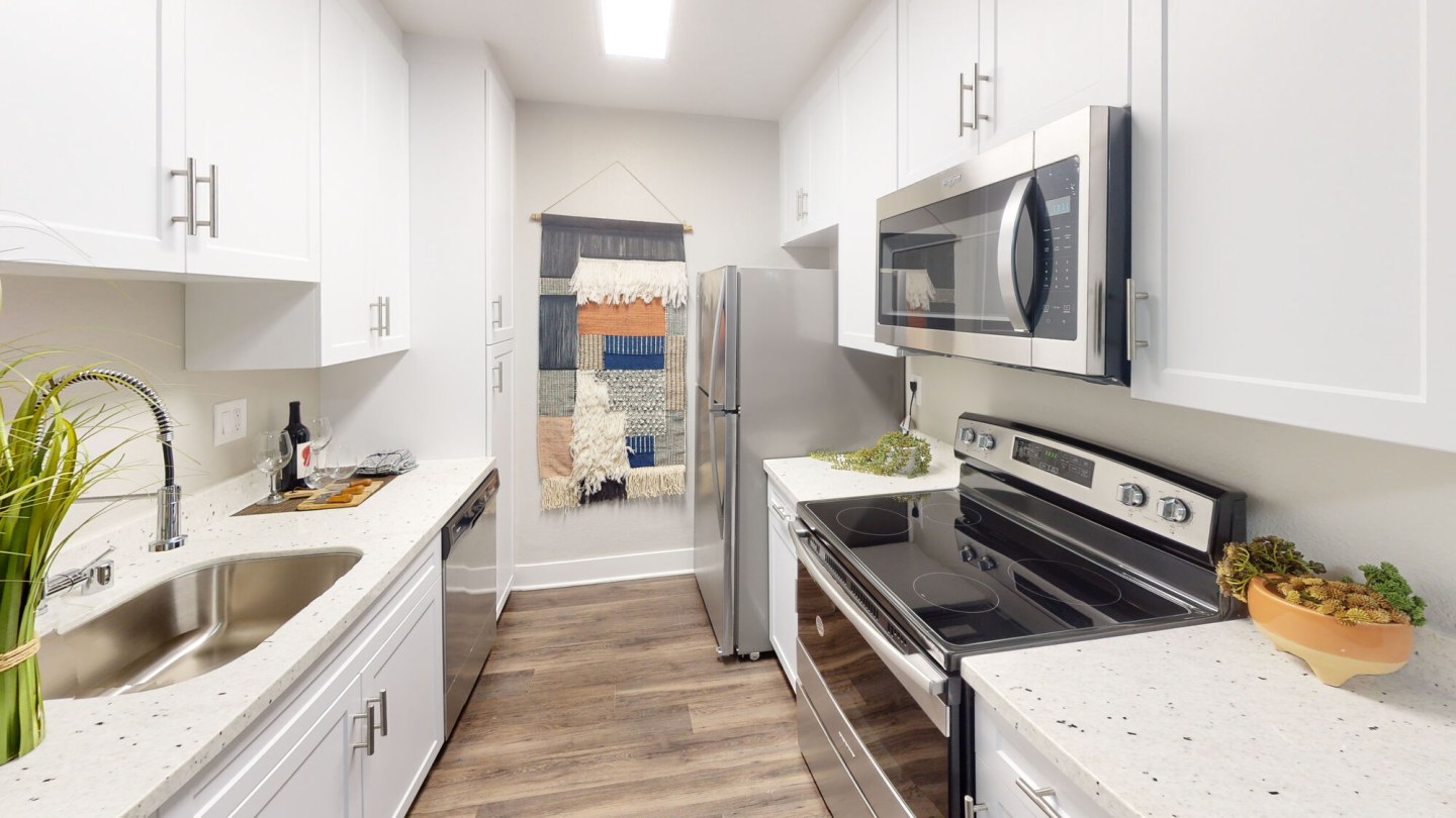 Axiom Tustin Image 7