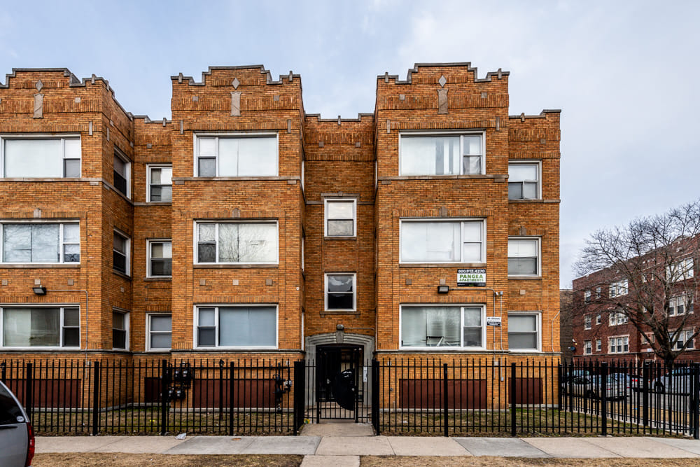 7800 S Kingston-South Shore Apartments Image 2