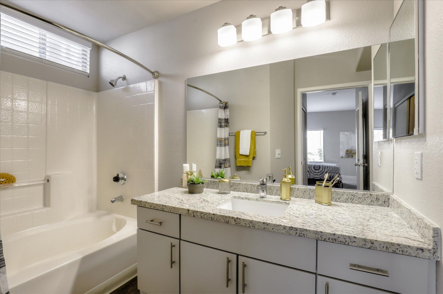 South Valley Ranch Apartments Image 16