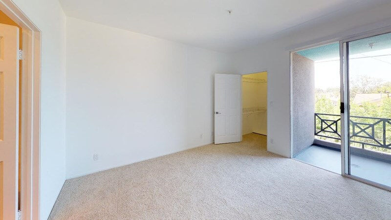 5015 Clinton Apartments Image 13
