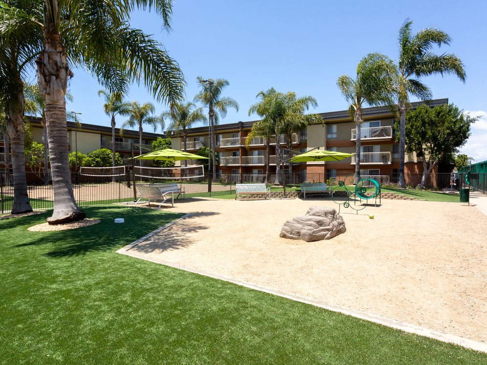 eaves Seal Beach Image 34