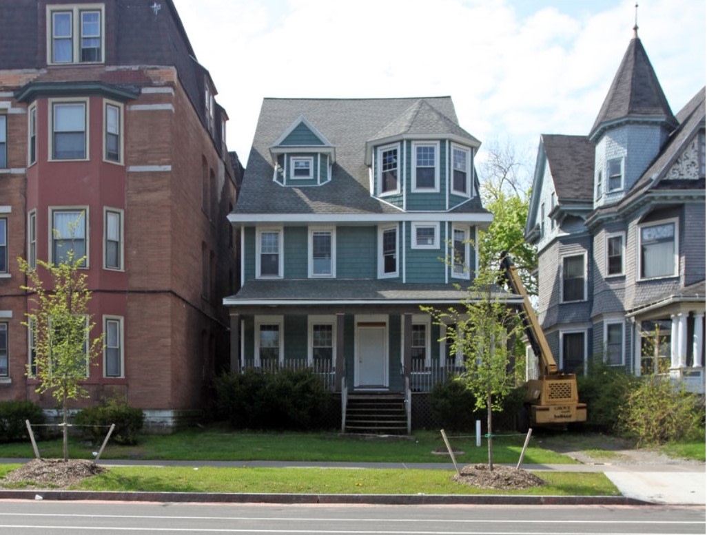 419-425 Porter Ave Image 12