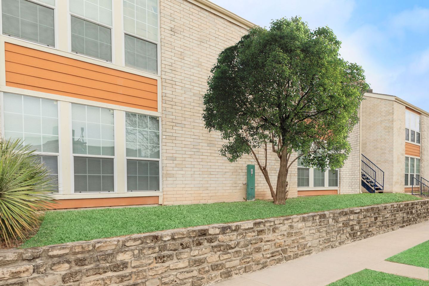 Hilltop Oaks Apartments Image 3