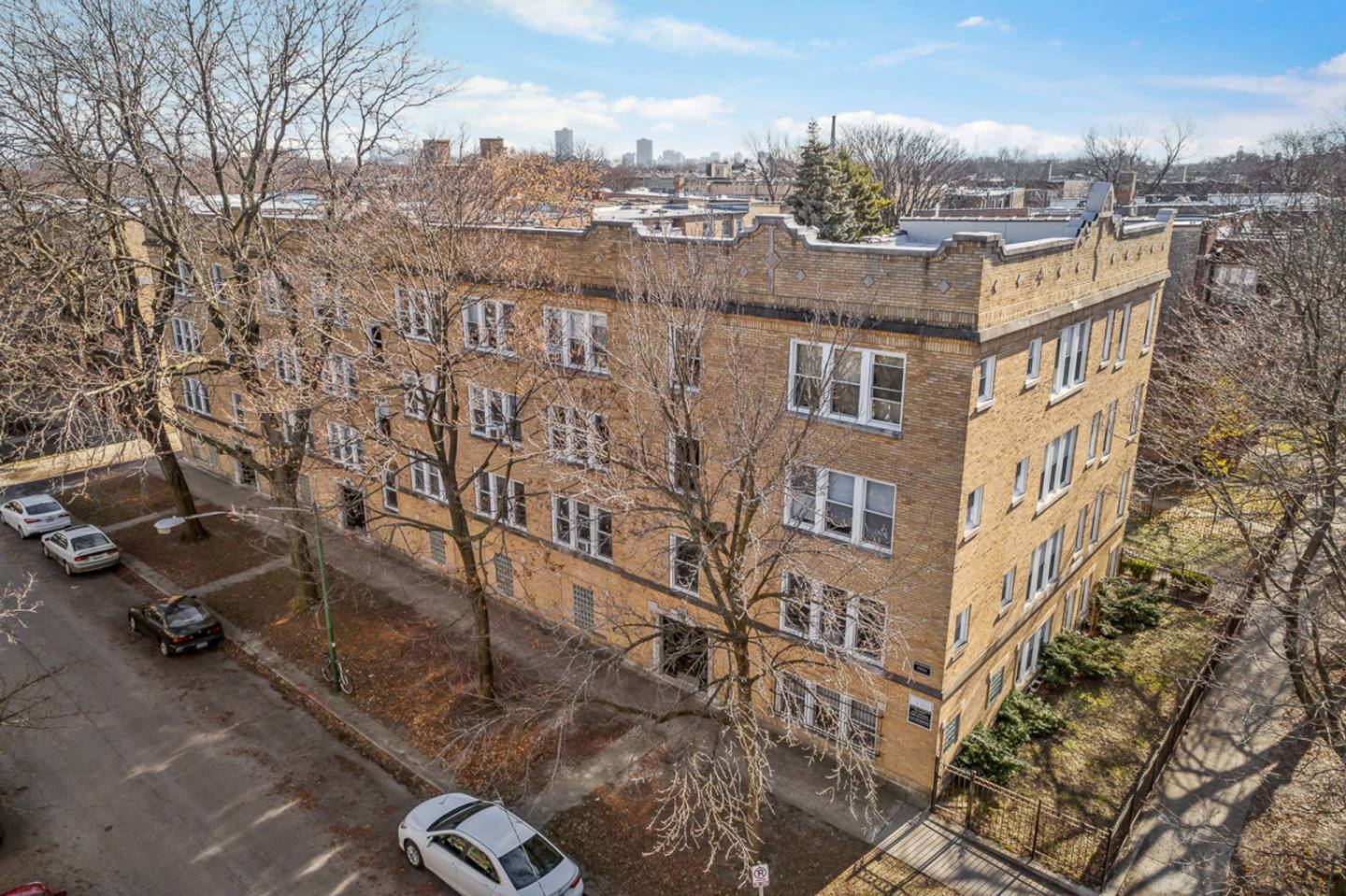 1919-31 W Winona Image 1