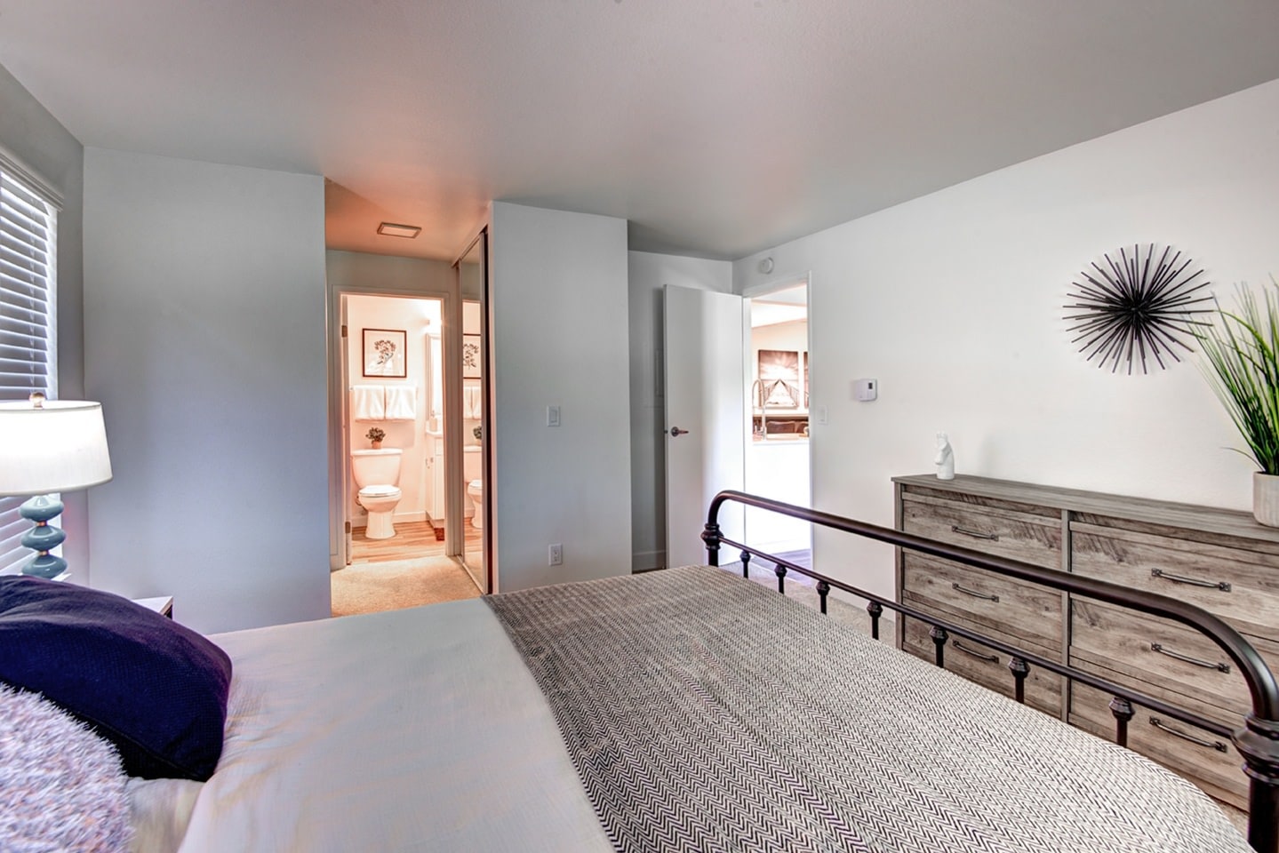 Woodlake Apartments Image 9