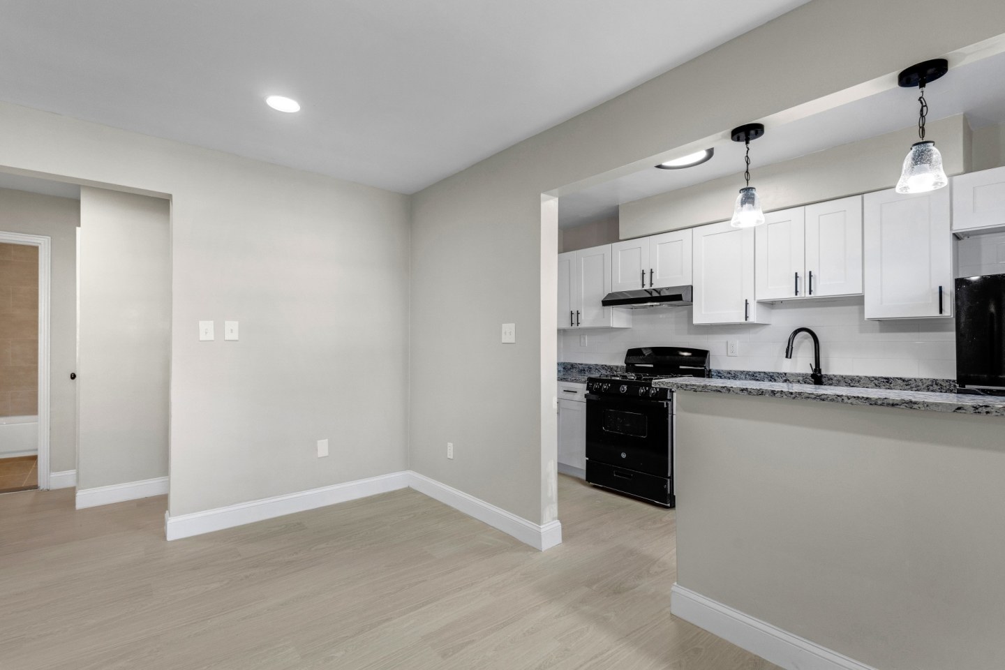 Laurel Court Apartments Image 15