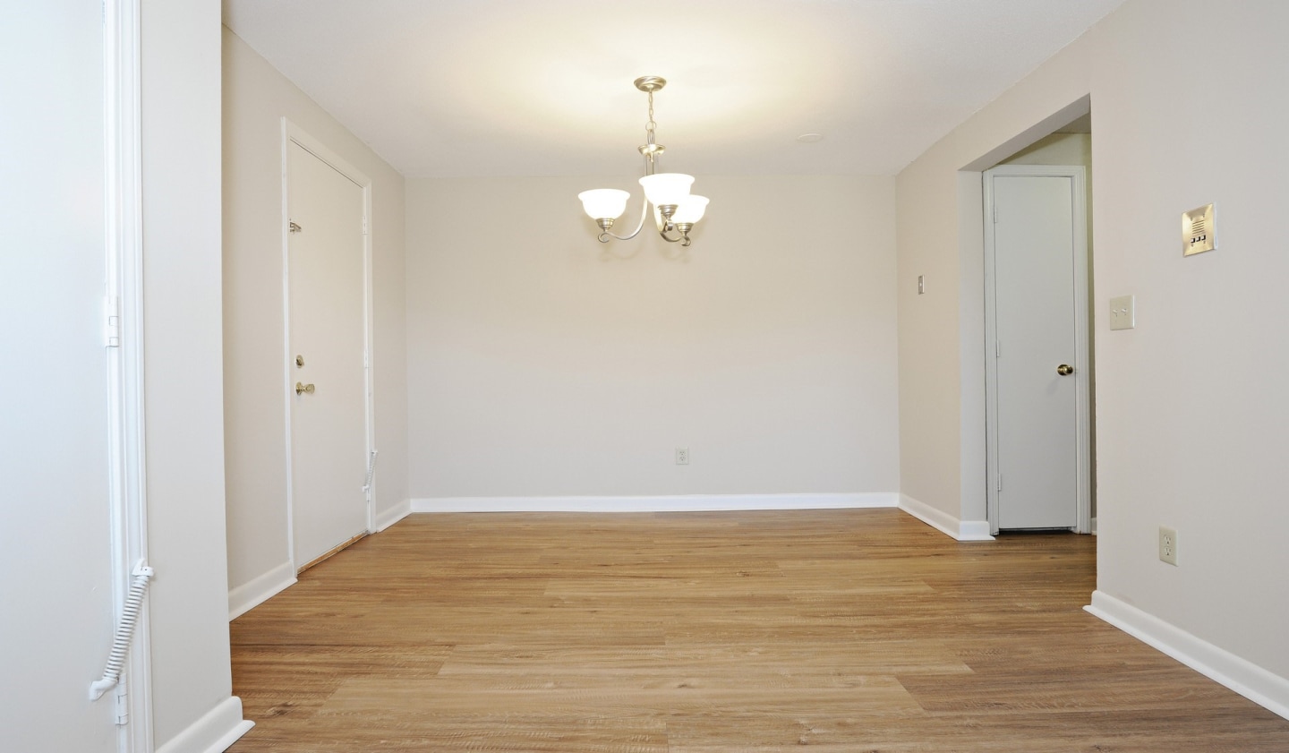 Waterford Village Apartments Image 8