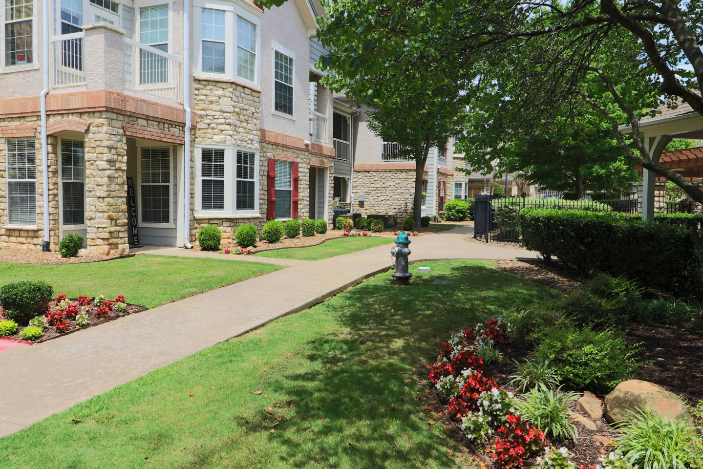 Stone Manor Image 34