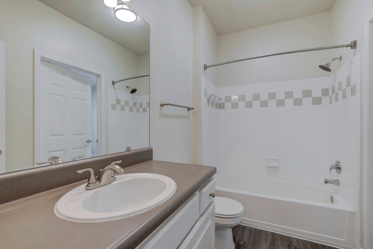 Lakeside at Town Center Apartments Image 9