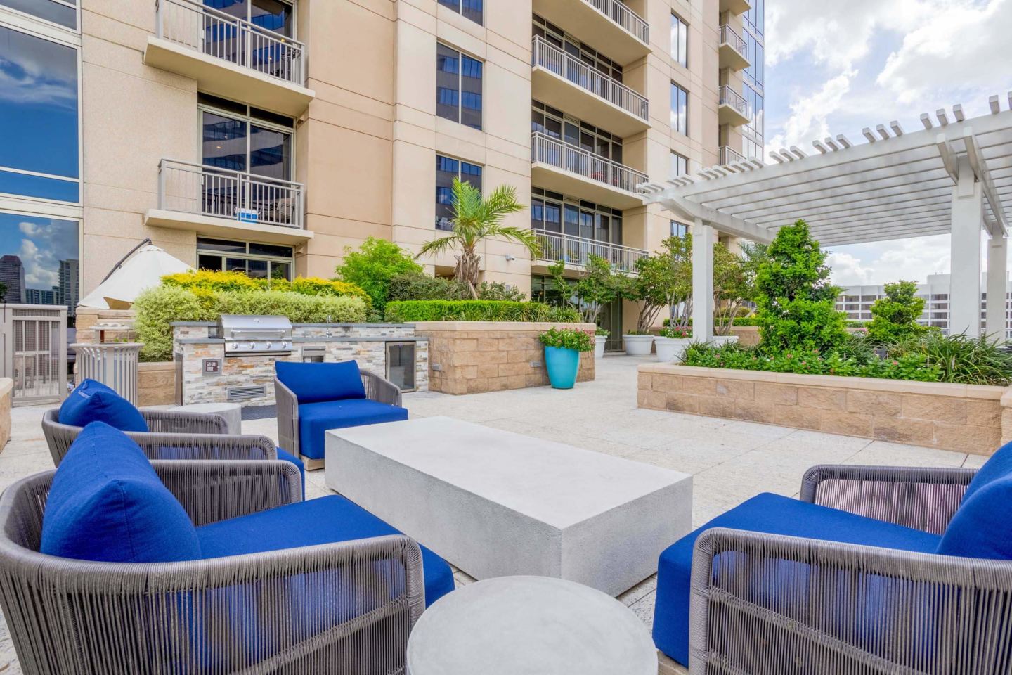 7 Riverway Image 29