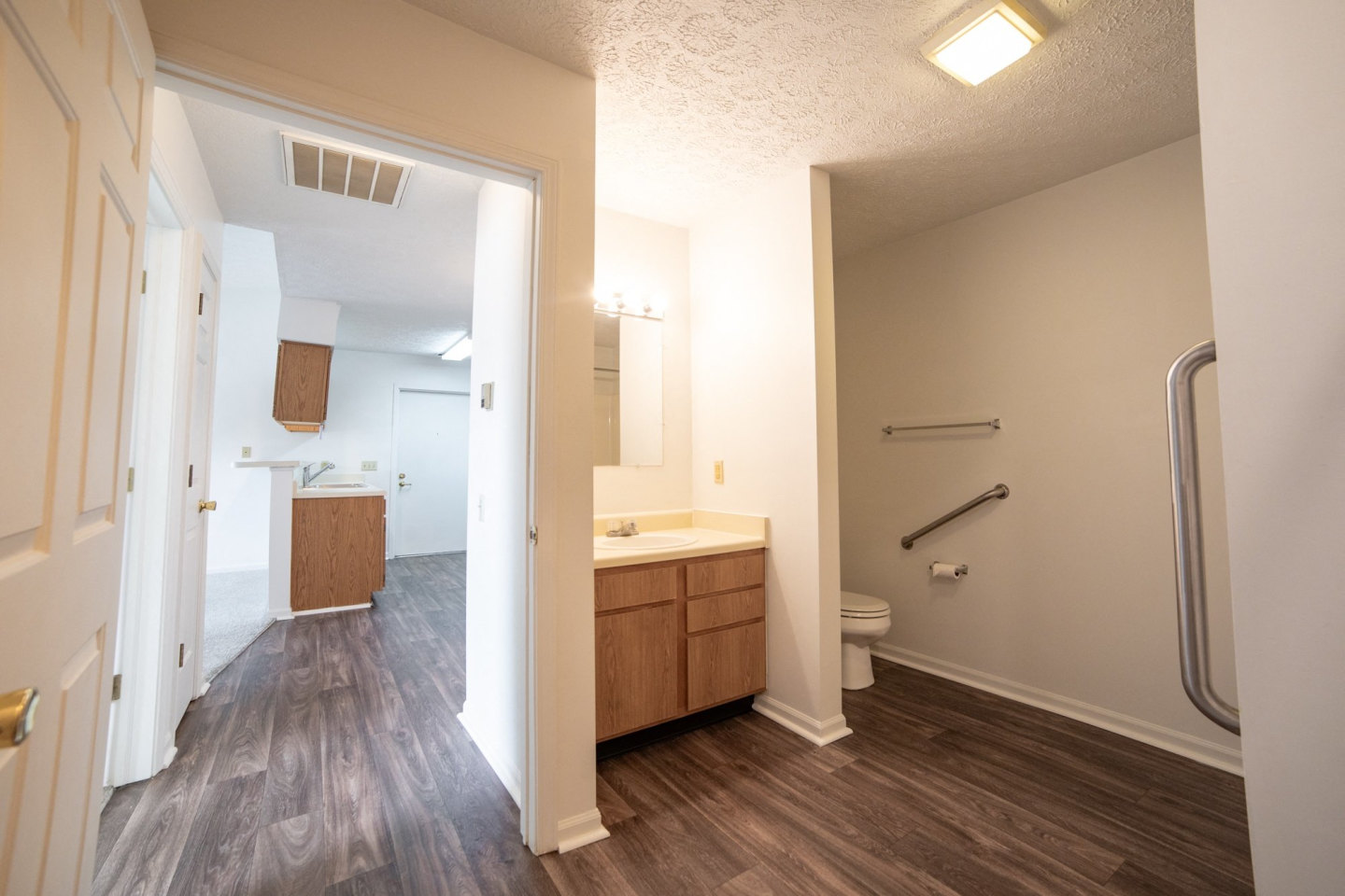 Shady Oak Village - Senior Living Apartments Image 25