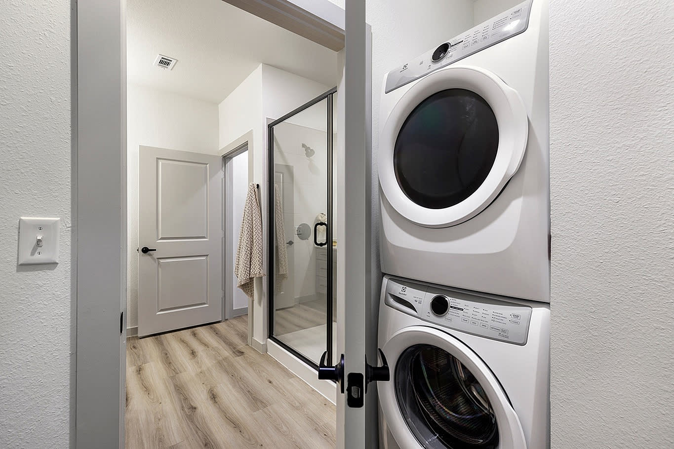 The Luxe at Lewisville Age 55+ Active Adult Apartment Homes Image 17