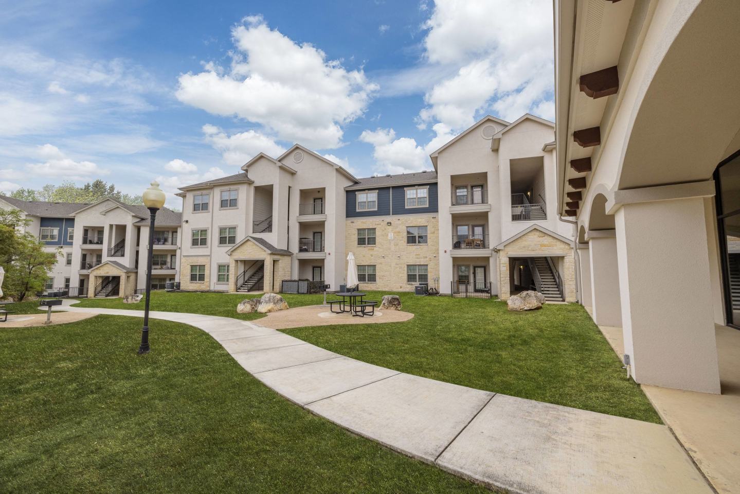 Pecan Springs Image 30