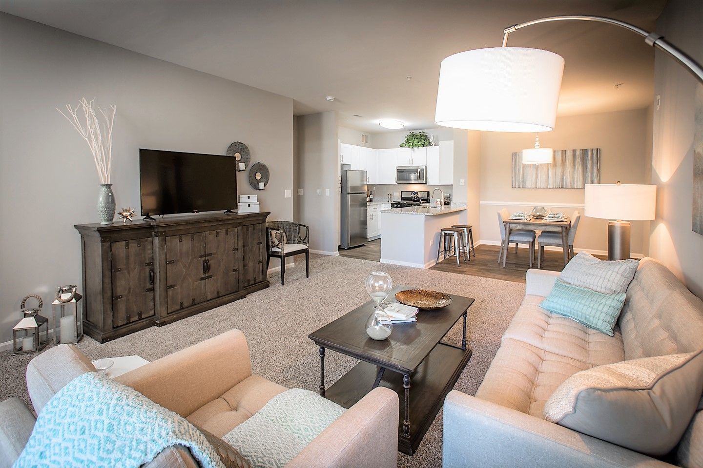 Woodlake Apartments Image 2