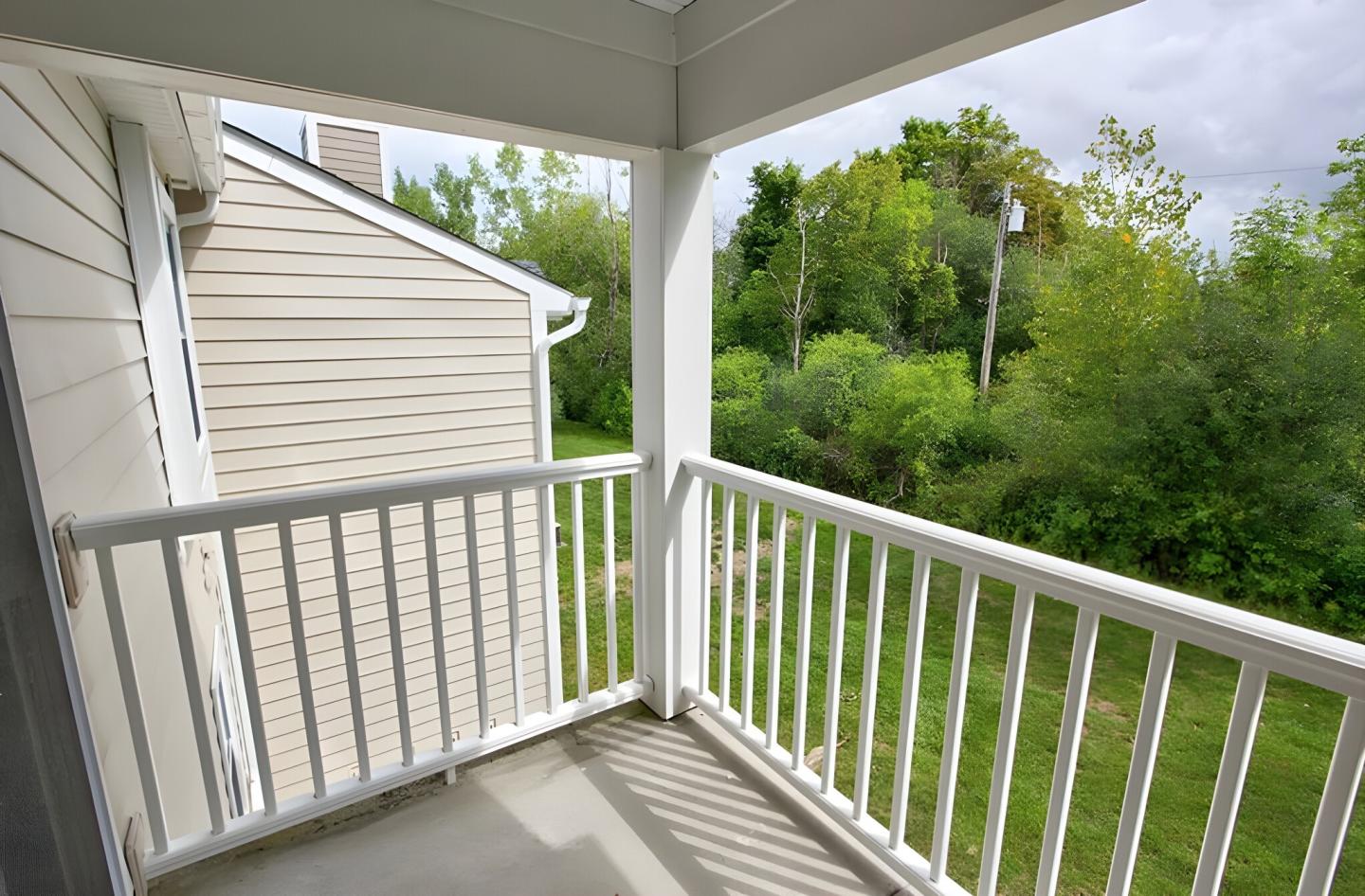 Country Club Manor Apartments Image 13