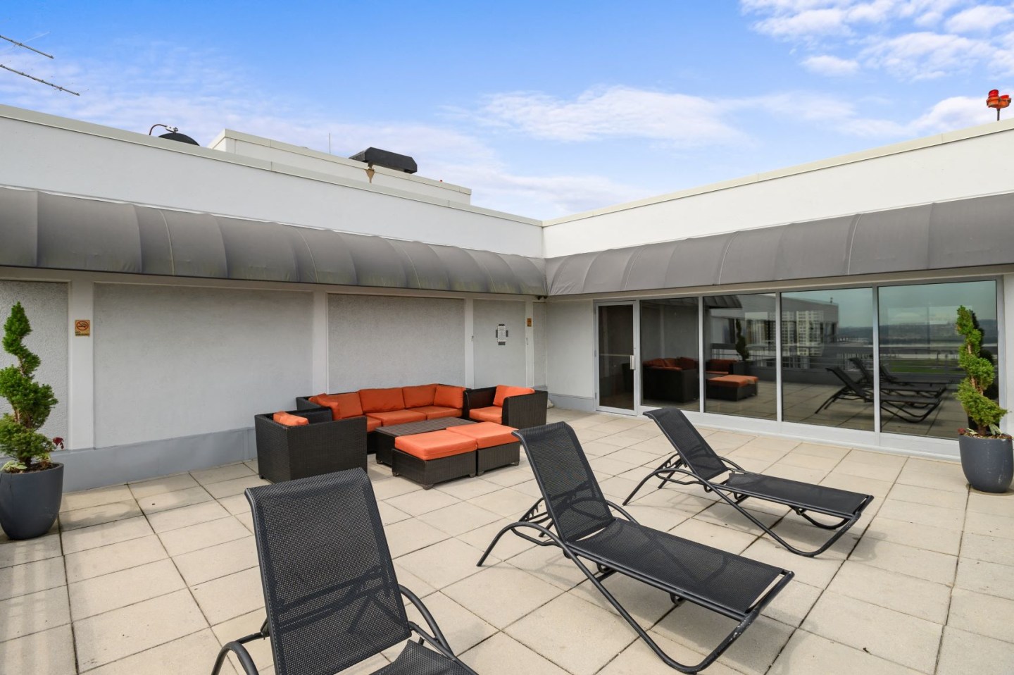 Lenox Club Image 35