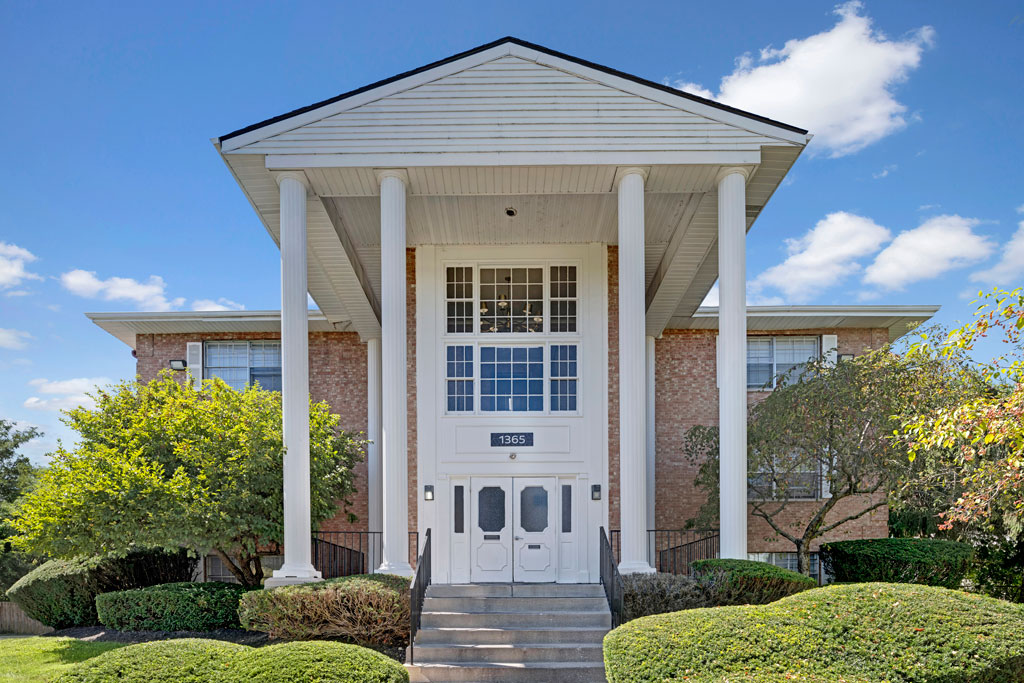 Briarcliff Plaza Image 16