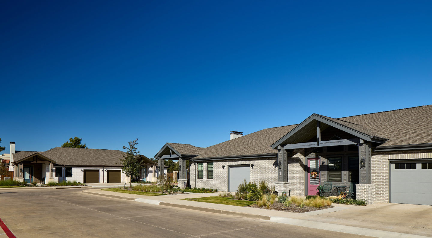 Avenida Carrollton Age 55+ Apartment Homes Image 4