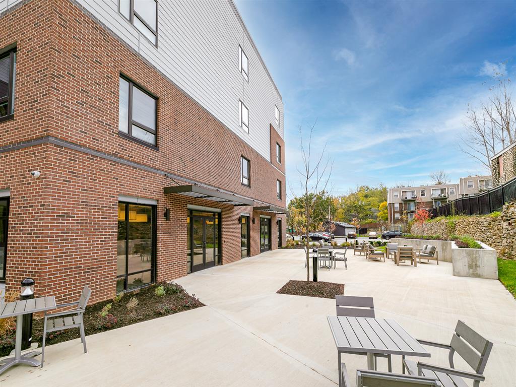 Blvd 64 Apartments Image 37