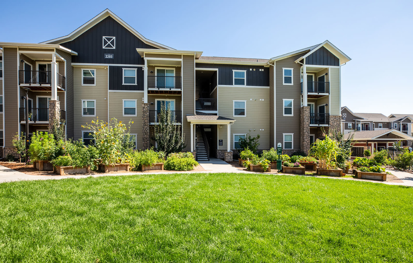 Bucking Horse Apartments Image 18
