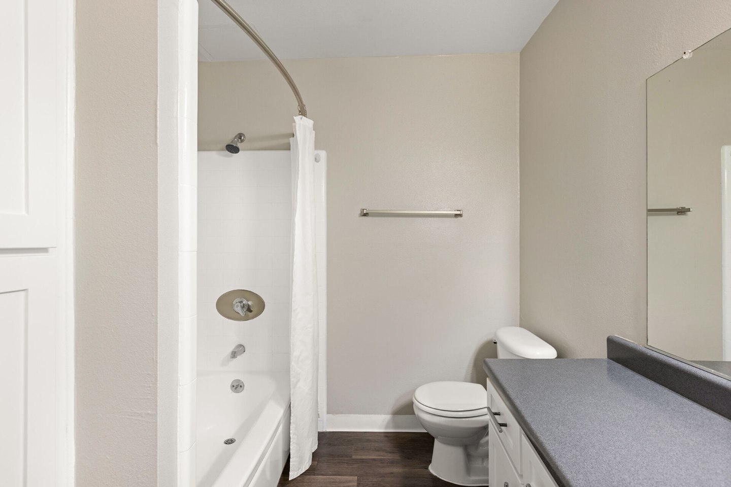 1200 Riverside Image 15