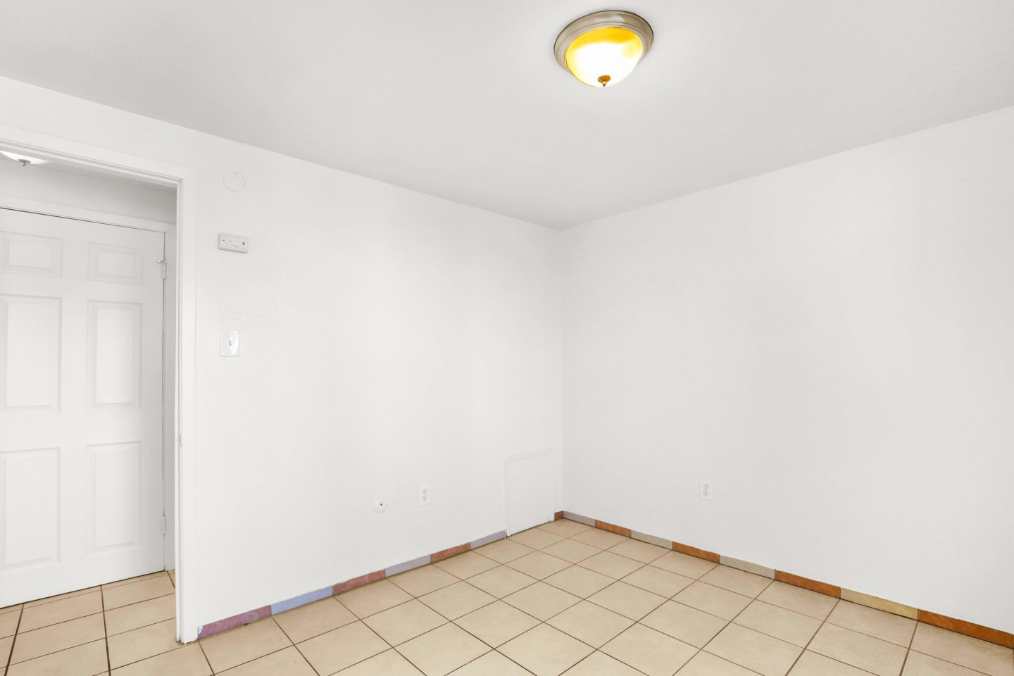 Camelot Apartments Image 18