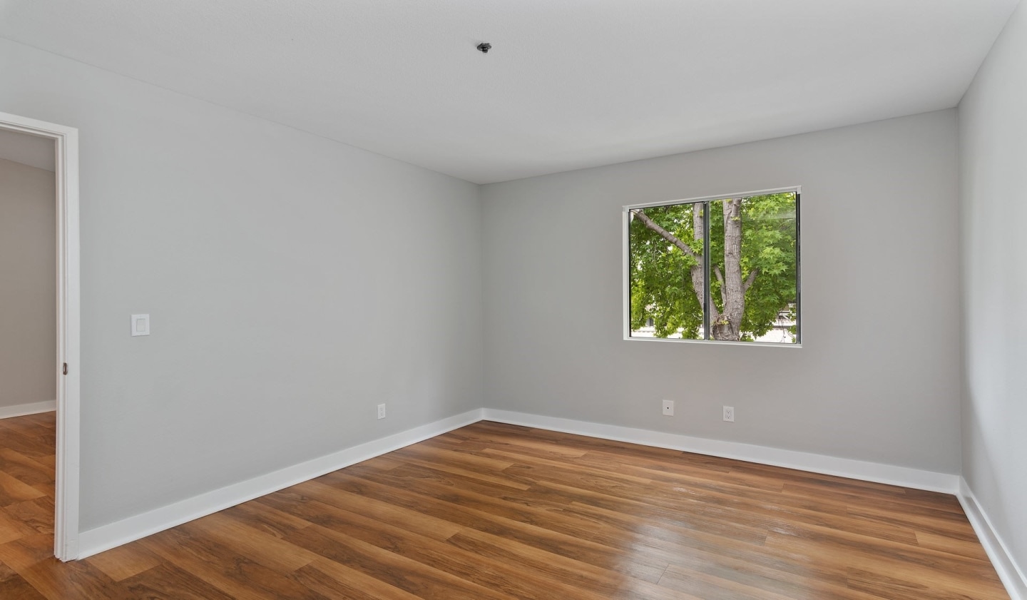Island Club Apartments Image 1
