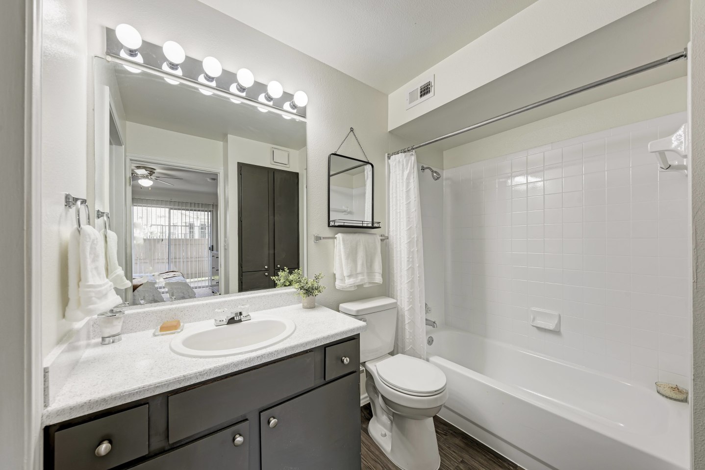 Arrowhead Park Apartments Image 3