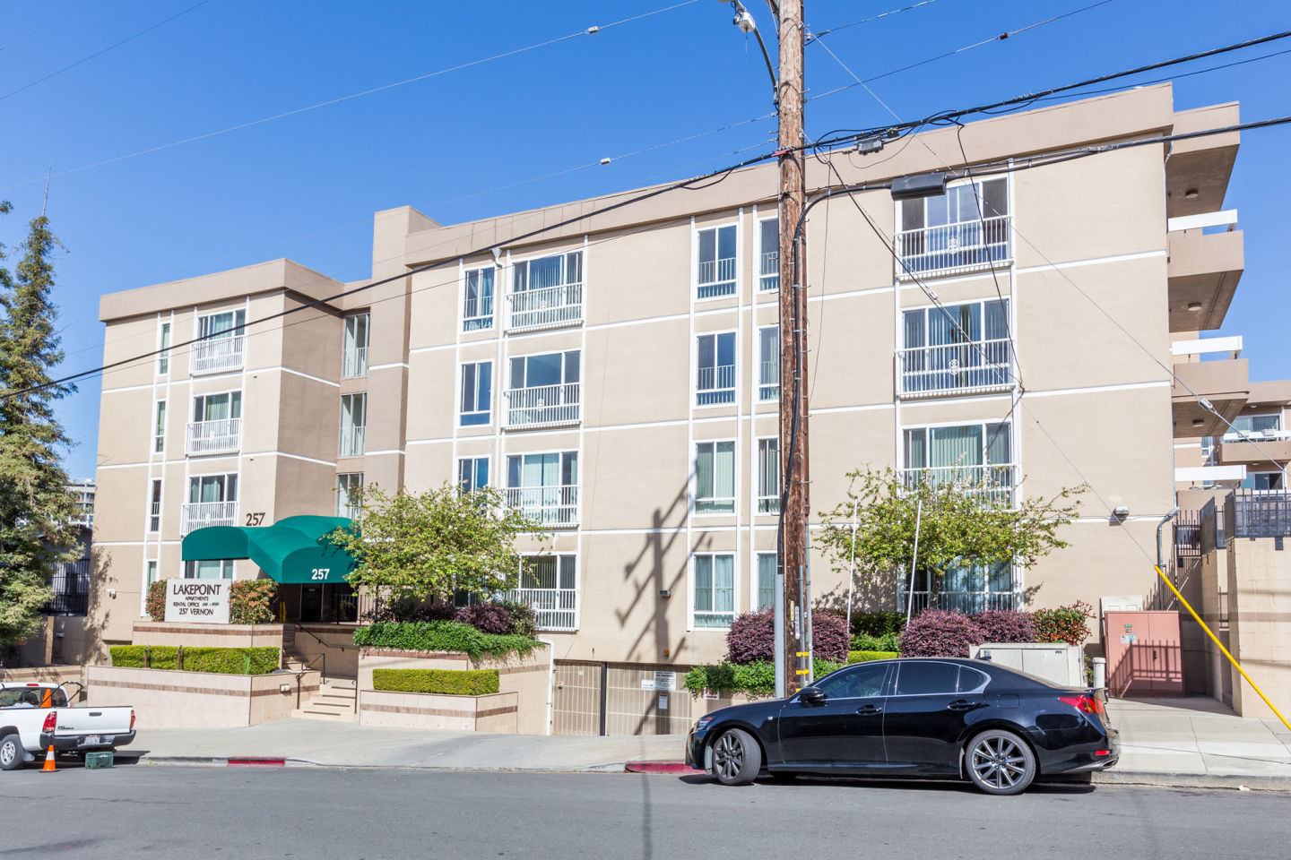 257 Vernon Apartments Image 15