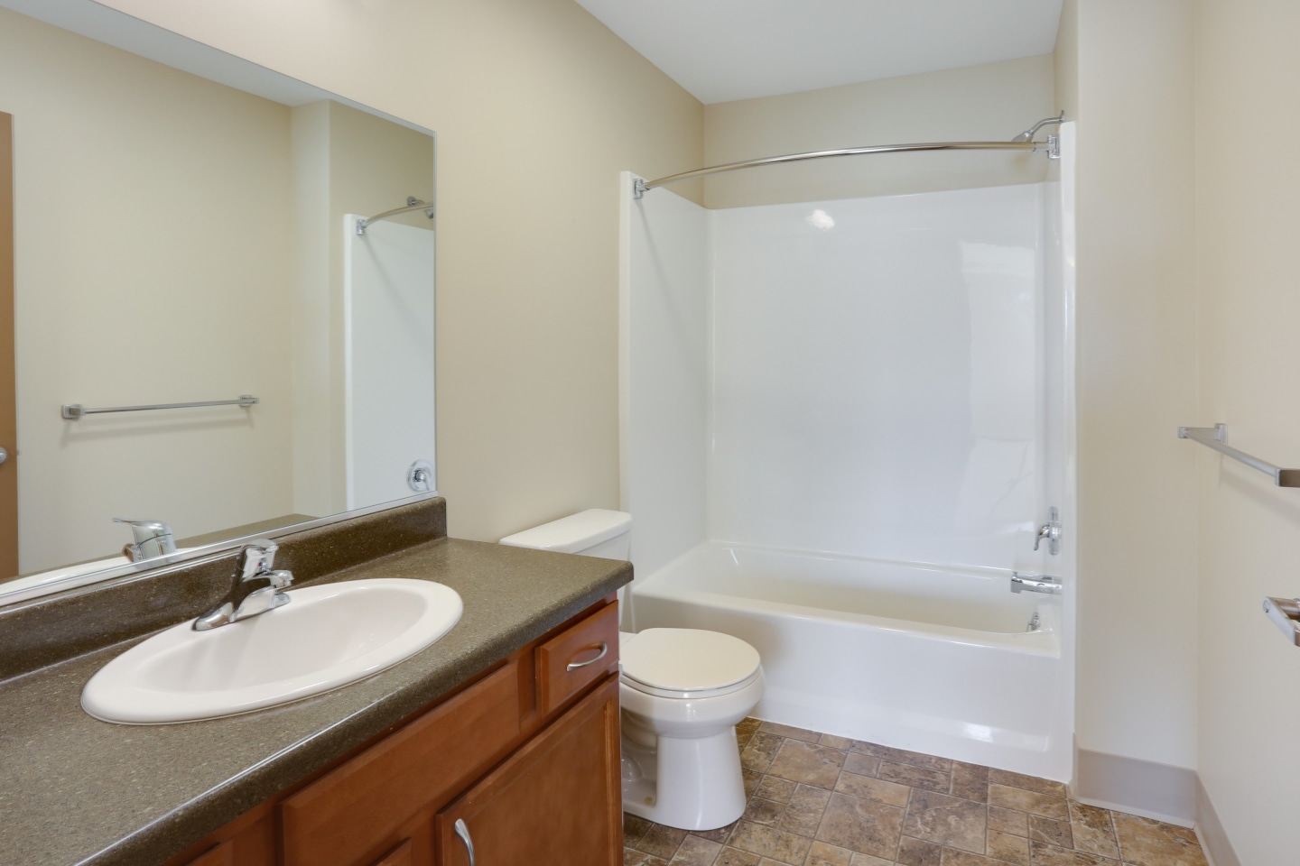 Deer Lakes Apartments Image 24
